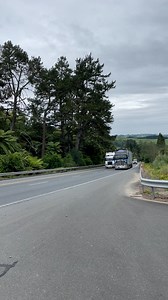 KW vs KW #kenworth #KWTRUCK #kwtrucks #truckdrivers | Rock on Trucking NZ