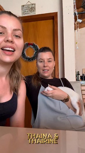 12K views · 16K reactions | O que o protagonista da música não tinha de sono a nossa gata tem 﫠來❤️ #thainaethairine #irmãscantoras #dueto #duetoàcapela #músicasertaneja | Thaina & Thairine | Facebook