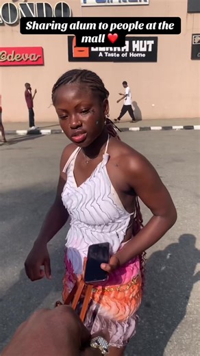 Hilarious Prank Reactions at the Mall