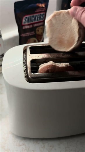 I Made the Ultimate 2AM Gamer Meal… and it Slaps 🍳🌭