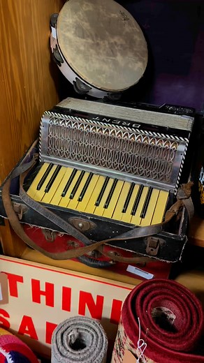 Musical instruments & decor! 3405 Market St Unit 1Wilmington, NC 28403 United States ~ #fleabodys #antiquemallbooth #theorginalfleabody #fleabodyshop #minidecor #miniature #miniatures #retro #artwork #antiquemalls #coolstuff #Wilmington #fleabodysantiquemall #NC #ilm #smallbusiness #shopsmall #shopping #sale #dontmissout #ILM #greatdeals #music #music #decor #musicdecor #musicalinstruments | Flea Body's Antique Mall and Auction House