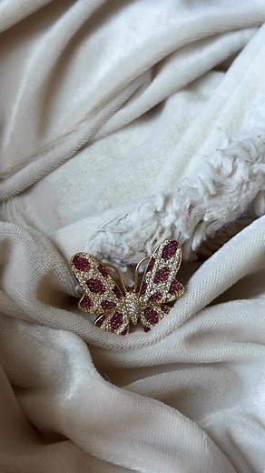 Call us crazy, but shouldn't statement pieces actually make a statement? This butterfly ring does all the talking-expect compliments incoming 🦋💖✨ 🌸Lab Sapphires and Diamonds 🌸14kt Yellow Gold 🌸Sizable 🌸$1250 #uniquejewelry #pinksapphire #estatejewelry #butterfly | Bella Bijou Fine Jewelry