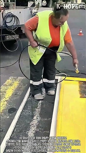 균일한 보행자 선을 그리는 횡단보도 시공 기술 #worker #process #highway #technique #engineering
