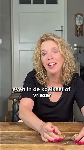 Deze chocobonbons zijn ketoproof, klaar in 2 minuten en smaken als luxe truffel bonbons😍\n\nGeef...