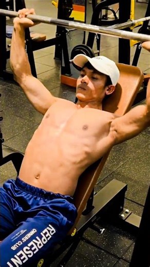 This is how you actually build upper chest 🔥#upperchest #chestworkout #gymtok #fitnessviral