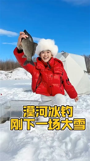 लड़की बर्फ में से मछली पकड़ ली😱😰 ~mini wood toy- woodworking art skill/woodhand#short