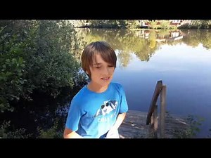 Ik spring in een vijver met kleren aan.