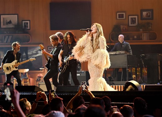 How many kids does Kelly Clarkson have? Singer brings daughter River Rose on stage at Las Vegas show