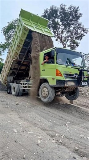 Top Truck Expert Reveals BEST Unloading Techniques