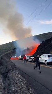 Lava Flow Forces Sudden Evacuation in Hawaii Hilo, Hawaii — November 15, 2025 A sudden volcanic eruption has sent a fast-moving lava flow across a major roadway on the Big Island, forcing tourists and residents to abandon their vehicles and flee on foot. The dramatic footage captures the intense heat and the relentless advance of the molten rock as it cuts off a popular coastal route, leaving several cars trapped in its path. The video shows a line of vehicles caught between an older, solidified