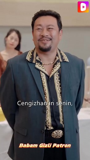 1.6M views · 22K reactions | https://page.dramabuzzs.com/s2l/19294.html Mehmet, sıradan görünen ama Gökkapı örgütünün güçlü lideridir. Yıldız Işığı şirketi CEO’su Zeynep'i zor durumdan kurtarır ve hızla evlenirler. Mehmet'in oğlunun kız arkadaşı zenginlik peşindeyken, Zeynep onu korur. Mehmet gerçek kimliğini açıklayıp evlenme teklif eder. | DramaWave · En İyi Mini Diziler | Facebook