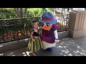 Daisy Duck Meet and Greet Disneyland with Paisley