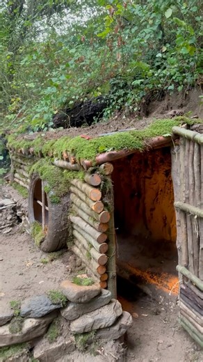 4.1M views · 89K reactions | I made a wonderful shelter #Extreme #adventure #survival #bushcraft #diyprojects #shelter | HK Outdoors | Facebook