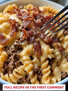 🍔 Loaded Bacon Cheeseburger Pasta 🧀 All the flavors of a juicy bacon cheeseburger packed into a cheesy pasta skillet — pure comfort food! Ingredients: • 1 lb ground beef • 2 cups cooked pasta (rotini or penne) • 1 cup shredded cheddar cheese ... 👇 Full Recipe in Coʍmеոτ 💬 | Recipes by Rose