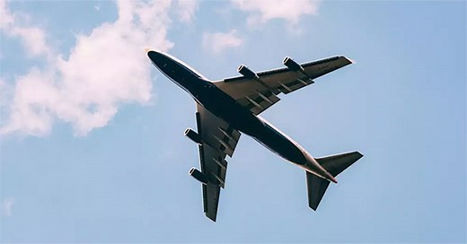 Làm thế nào máy bay có thể bay trên bầu trời?