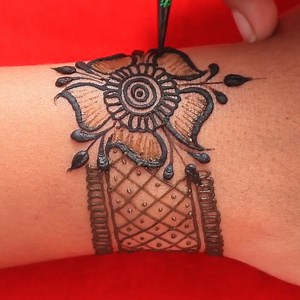 Beautiful mehendi makes hands also beautiful. | Amisha Arts