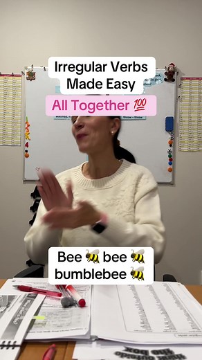 Drilling irregular verbs through a fun song 🎵🐝 We sing “Bee Bee Bumblebee, can you say past for me?” and learn tricky grammar with rhythm and repetition. Inspired by fantastic @Lovely Little Melodies™️ #englishgrammar #teachingenglish #англійська #teachingkids