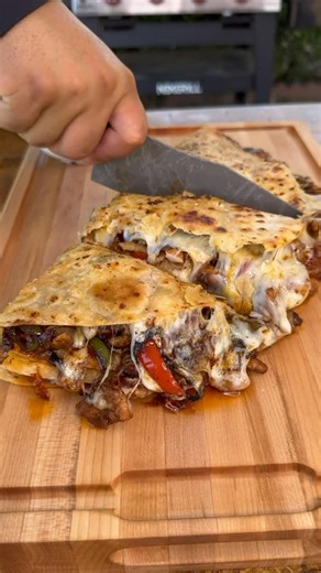 Miguel Raya| Food, bbq, recipes on Instagram: "Chicken fajitas quesadillas Full recipe link in bio"