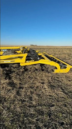 Fendt Power 💪This 936 is pulling a 6m deep ripper, working between 20-33cm of depth.