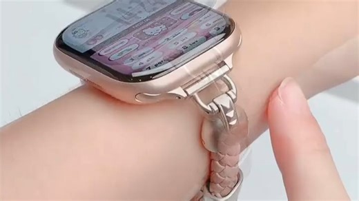 血氧检测功能依旧强大，操作便捷易上手，小巧轻便适合日常佩戴，精准监测心率血氧，运动健康一手掌握，生活更安心。