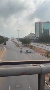 Moment An SUV Accidentally Drove Into A Barbed Electric Wire Set Up By Police To Allegedly Electrocute Free Nnamdi Kanu Protesters | Oriental Times