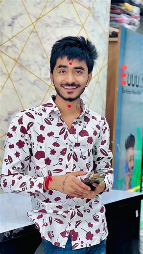 स्वतः अक्क्या बनसोडे on Instagram: "Tag करा तुमच्या मित्राला..!!🥺❤️💪🏻 . . . . #akkyabansode07 #tredingreels @euuu_mens_wear_07"