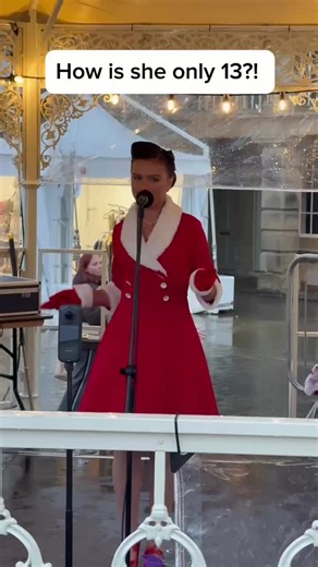 Lottie is keeping that Christmas sparkle alive with her gorgeous festive solo #theduchydarlings #Christmas #vintagevibes