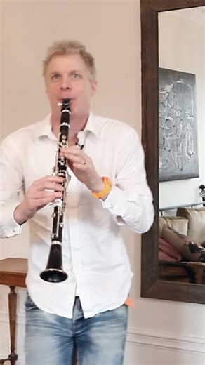Clarinetists, what is your go-to mouthpiece? Enjoy this spectacular clip of artist Martin Fröst playing the BD5 with V21 reeds. Sharing this never gets old! #vandoren #clarinet #clarinete #clarinetist #clarinetplayer | Vandoren USA