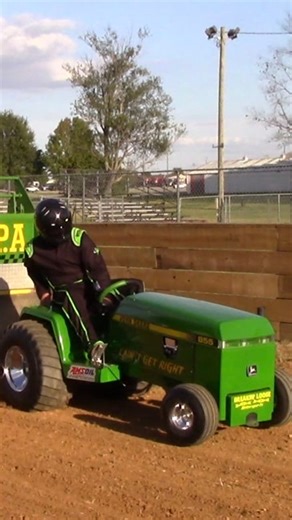 Can't get right garden tractor pulling #gardentractorpulling #tractorpulling #usa #johndeere | Fun Run Pulling Videos