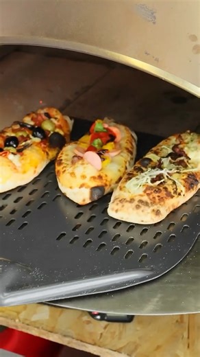 🇮🇹La tua Pizzeria Mobile! Dalle feste in giardino ai grandi eventi: l'Emozione non si ferma mai! 🍕 Un forno professionale, portatile e pronto all'uso. Cuoce pizze gourmet in 60 secondi, garantendo standard elevati anche sotto stress. Il partner affidabile per ogni pizza party e catering di successo. 👉 Info: https://www.pizzapartyshop.com/it/forno-a-gas-pizza-party-emozione/ #fornoemozione #pizzaparty #pizzaprofessionale #cateringitaliano 🇬🇧 Your Mobile Pizzeria! From backyard bashes to cor