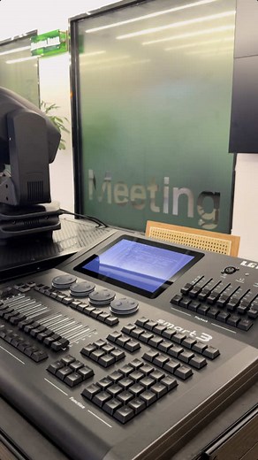 Smart 3 Good Good Good Easy to control #lglighting #stagelighting #fyp #DMX #lightingcontrol #centerconsole #console #lightingdesign #lightingengineer #consoleplayer #controller #controllerplayer