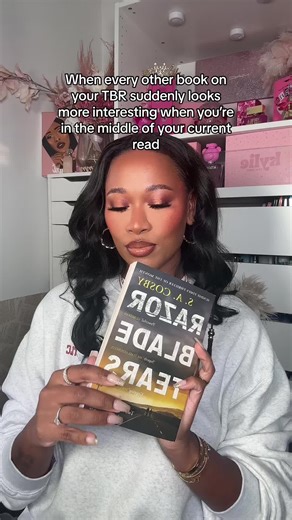 And that is how we end up currently reading 5 books at a time🙊 Does this happen to anyone else? #booktok #bookishhumor #bookishthoughts #tbr