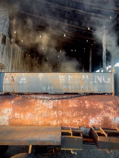 Surprise! 🎉🎉🎉. Daddy’s Smokin’ our famous Texas style BRISKET, chicken, & sausage this weekend!!! The weather’s about to drive us indoors ❄️🌨; Make sure you’ve got delicious Alley BBQ to make it through! Call ahead to place your order & schedule pick up ☎️ 615-956-8364 | Alley BBQ