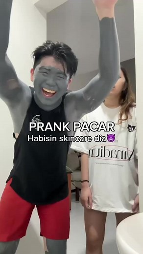 Ngeprank Skincare Habis si Feli yang Lagi Tidur | Enrico Winaldy