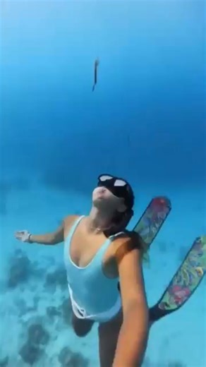 She Can Make Bubble Rings Underwater! | GlitchFy | Facebook