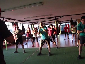 Calentando para iniciar entrenamiento. Te esperamos en TBF. | The Boxing Factory Las Torres