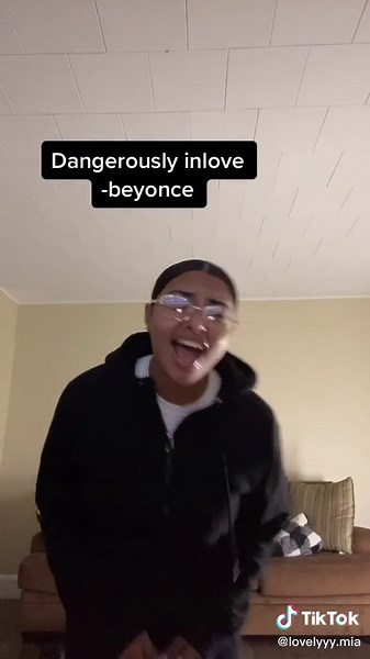 Mia Singing 'Dangerously in Love - Beyonce' Karaoke