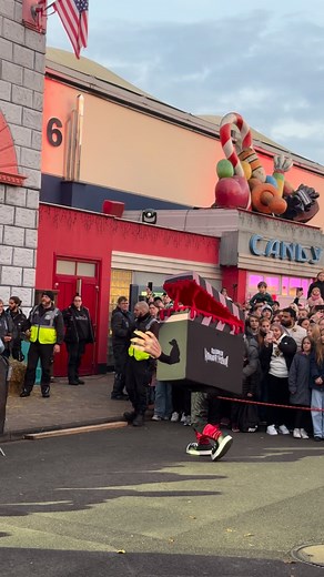 197 reactions · 22 shares | Halloween meets Christmas 2025 ✨ @movie_park_official #moviepark #halloweenhorrorfestival #movieparkgermany #movieparkshollywoodchristmas #themepark #christmasiscoming #halloweenisover #scareactor #santaclaus #freizeitpark #hollywoodchristmas #themeparks | Freizeit Flo | Facebook