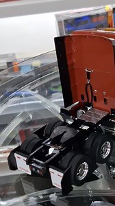 ❤️ Kenworth T680 Next Gen escala 1:32 de la marca Diecast Masters ❤️ #kenworth #t680 #nextgen #tracto #trailer #trailerosmexicanos #traileros #trailerosdela57 #trailerosdelmundo #trailerosdecorazon #trucking #truckinglife #scale #diecast #collection #132scale #mariotoys #actopan #diecastmasters | Mario Toys