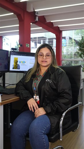 Contratar alguém como PJ nem sempre é permitido. ⚠️ Muitas empresas fazem isso tentando reduzir custos trabalhistas, mas se na prática essa pessoa trabalha com horário fixo, subordinação e frequência, a Justiça pode entender que existe vínculo empregatício. E quando isso acontece, a empresa pode ser obrigada a pagar todos os direitos da CLT retroativos, além de multas. Ou seja: o que parecia economia pode virar um grande prejuízo. Antes de contratar como PJ, é importante entender se realmente se