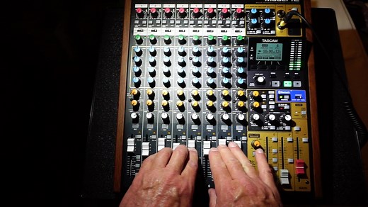 TASCAM Model 12调音台重大功能更新——VAMP