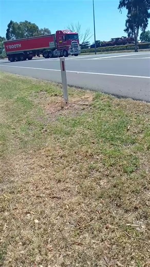 Gundytruckspotting (@gundytruckspottin)’s videos with On the Road Again - Willie Nelson