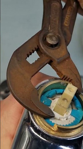 Como cambiar, sacar, desmontar, desarmar cartucho grifo,llave, canilla,pluma, monomando, monocomando
