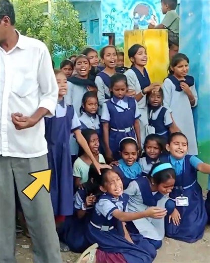 Sir leaving school 😭ஐயா பள்ளியை விட்டு வெளியேறுகிறார்😭 #factsintamil #tamilshorts #amazingfactstamil