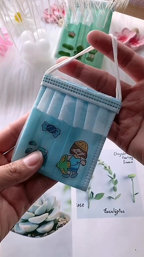 13K views · 74 reactions | Promise me not to throw away the used masks, just make a handbag twice, it’s really easy to use #Origami #Tutorial #Mask #Handmade #Handmade #Diy #Handmade #Mask #Parentchild #Handmade paper craft ideas | paper craft ideas | Facebook