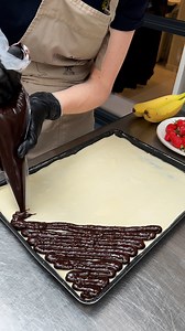 1.8M views · 4.2K reactions | XL Sheet Pan Brownie Pastry! Flaky, fudgy, and made to share ✨ | Chefclub Network | Facebook