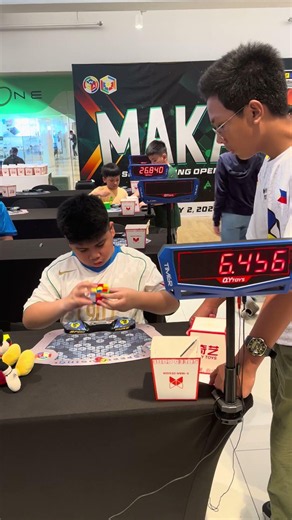 4th 3x3x3 solve, Round 1 with Ao5 14.91s 💫