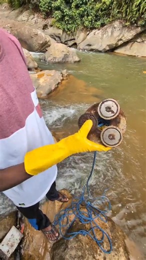 This HUGE Magnet Fishing Find Shocked Us! 😳#magnetfishing#emagnetism #magnet #viralvideos