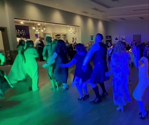 “I’M A FIREBALL!” 💥🔥🚂 The bride lines them up. The sax is blaring. The Big Papas drop Fireball… and BOOM - the wedding train takes off around the room. Arms in the air, guests howling, the floor bouncing Just another unforgettable night with The Big Papas doing what they do best. 🎷 Live sax with serious power 💃 Bride-led party train energy 🎶 A setlist that explodes into pure chaos If this is the kind of madness you're dreaming of on your big night... 👉 Get an instant quote: https://zurl.c