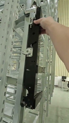 How This Anti-Fall Safety Mechanism Protects Every Pallet in an Automated Warehouse